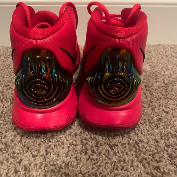 Red Kyrie 6 - sz 6.5Y - Picture 5 of 6